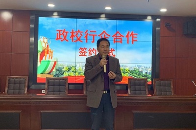 学校与仙桃市人力资源和社会保障局签订&ldquo;政校行企&rdquo;合作协议